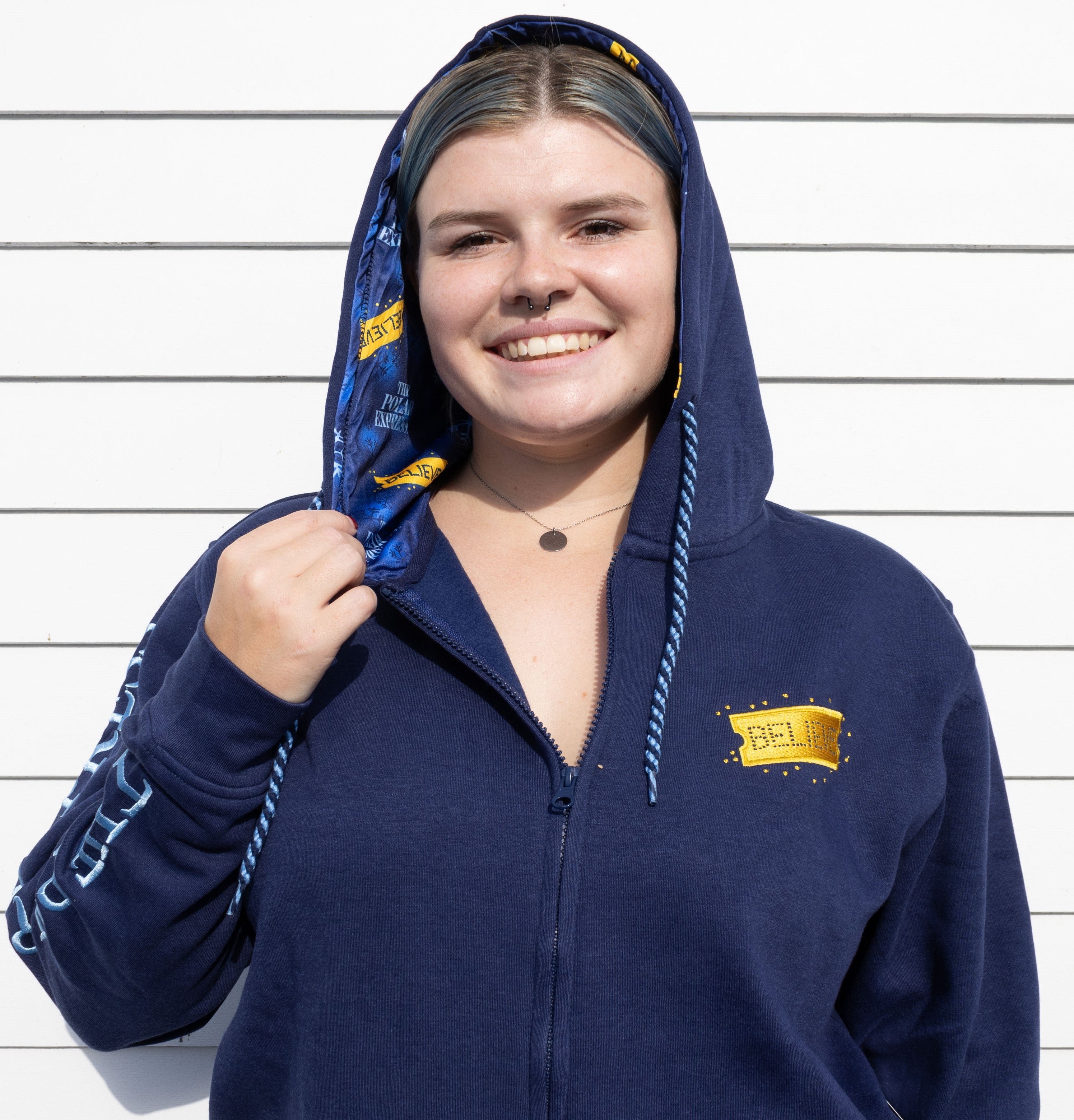 hoodie_e782c500-7a3e-4fd4-a58d